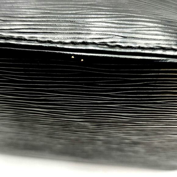 LOUIS VUITTON Vintage Black Epi Sac D'Epaule GM Bucket Bag - Picture 9 of 17